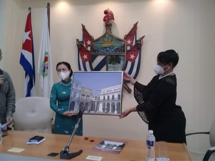 Chủ tịch Liên hiệp Hữu nghị Nguyễn Phương Nga gặp gỡ và làm việc với các đối tác, bạn bè tại Cuba Chủ tịch Liên hiệp Hữu nghị Nguyễn Phương Nga gặp gỡ và làm việc với các đối tác, bạn bè tại Cuba