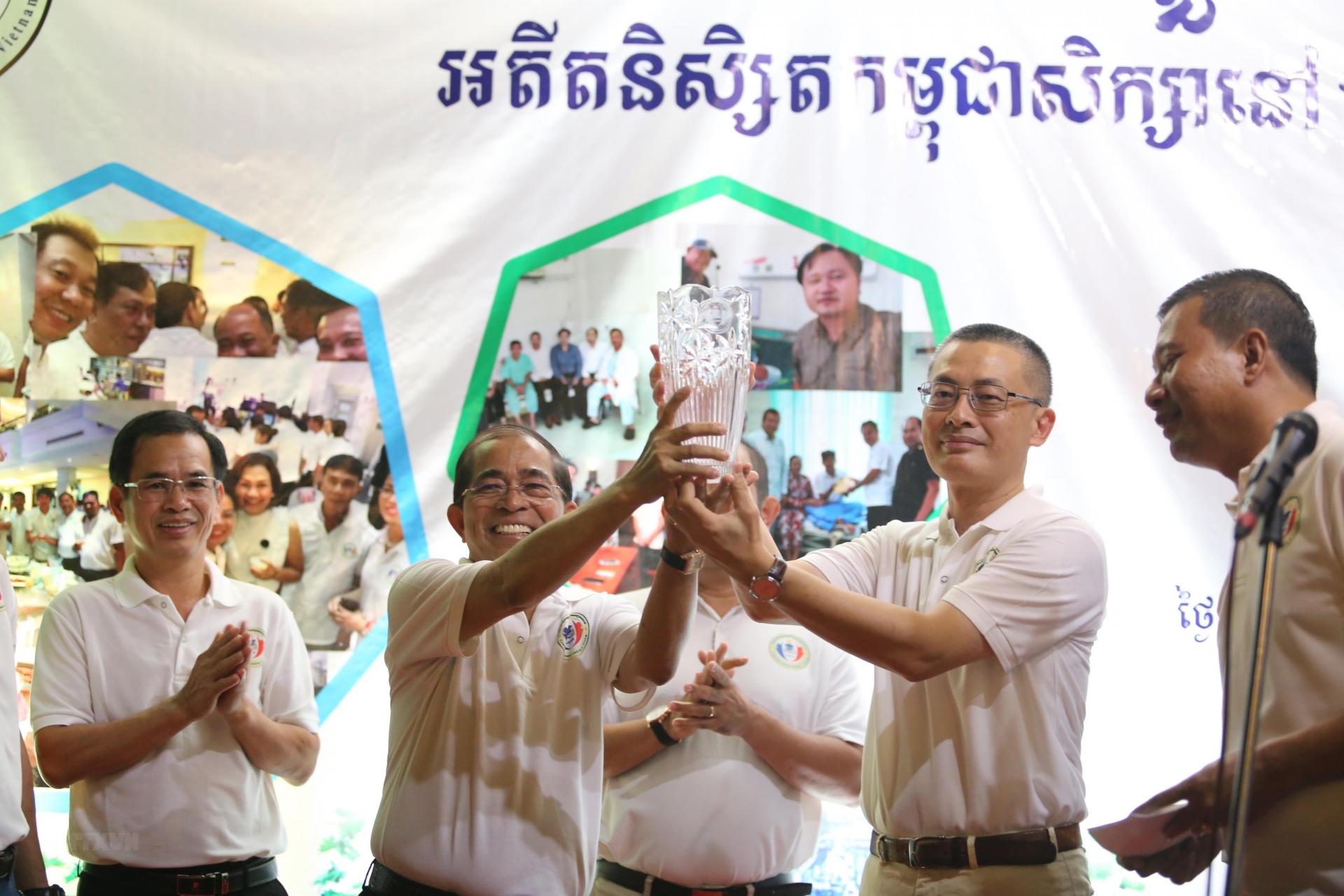 100 cựu sinh viên Campuchia tại Việt Nam tổ chức cuộc gặp thường niên cuu sinh vien campuchia tai viet nam to chuc cuoc gap thuong nien