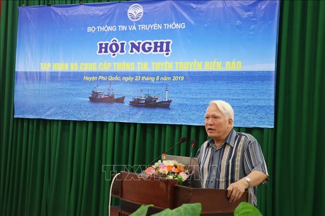 Tập huấn, bồi dưỡng kiến thức về biển, đảo cho các cơ quan báo chí tap huan boi duong kien thuc ve bien dao cho phong vien ca nuoc tai da nang