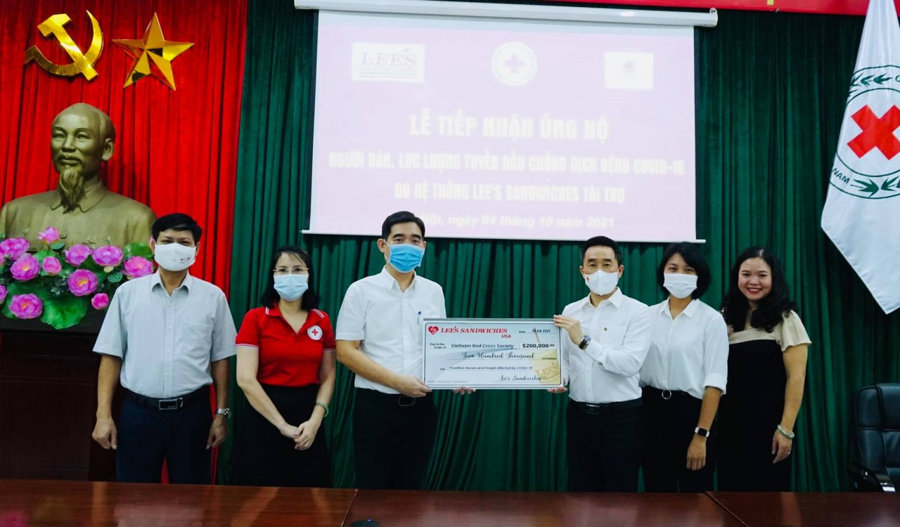 Hệ thống Lee’s Sandwiches (Hoa Kỳ) ủng hộ 200.000 USD cho công tác phòng, chống COVID-19 tại TP.HCM Hệ thống Lee’s Sandwiches (Hoa Kỳ) ủng hộ 200.000 USD cho công tác phòng, chống COVID-19 tại TP.HCM