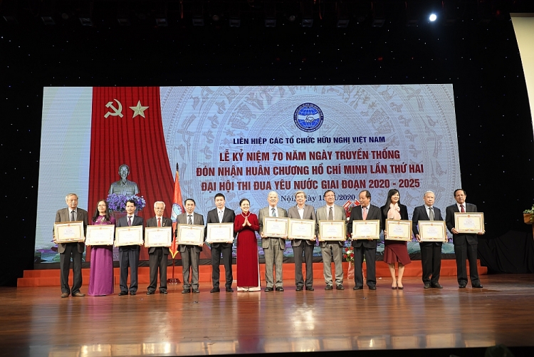 Danh sách khen thưởng các tập thể và cá nhân điển hình của VUFO trong phong trào thi đua yêu nước Danh sách khen thưởng các tập thể và cá nhân điển hình của VUFO trong phong trào thi đua yêu nước