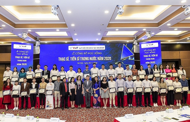 Vingroup trao học bổng gần 40 tỷ đồng đào tạo thạc sĩ, tiến sĩ khoa học công nghệ Vingroup trao học bổng gần 40 tỷ đồng đào tạo thạc sĩ, tiến sĩ khoa học công nghệ