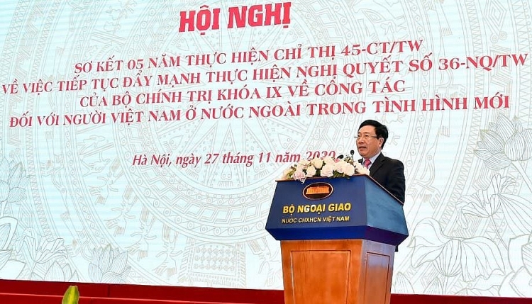 Thực hiện công tác về người Việt Nam ở nước ngoài là nhiệm vụ của cả hệ thống chính trị và của toàn dân Thực hiện công tác về người Việt Nam ở nước ngoài là nhiệm vụ của cả hệ thống chính trị và của toàn dân