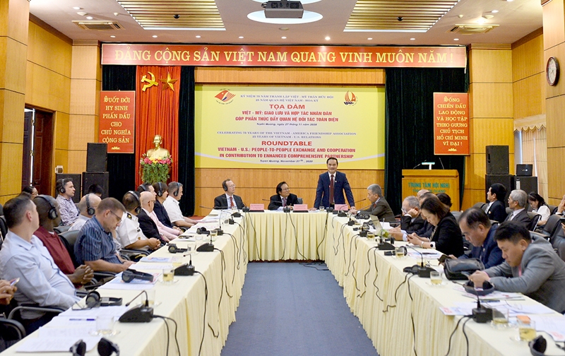 Tọa đàm Việt - Mỹ: khẳng định vai trò của giao lưu, hợp tác nhân dân từ Tân Trào năm 1945 Tọa đàm Việt - Mỹ: khẳng định vai trò của giao lưu, hợp tác nhân dân từ Tân Trào năm 1945