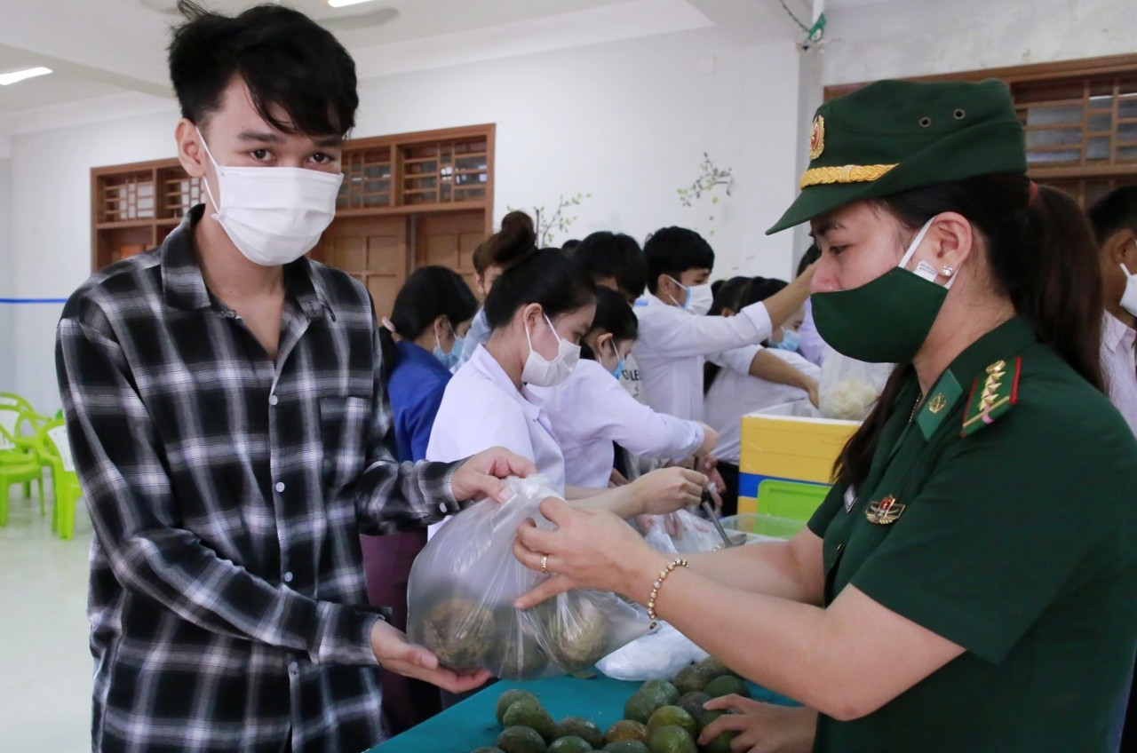 Quảng Nam chuẩn bị tiếp nhận 45 lưu học sinh Lào sang học tập sau dịch Covid-19, triển khai nhiều giải pháp hỗ trợ cho học sinh đang mắc kẹt Quảng Nam chuẩn bị tiếp nhận 45 lưu học sinh Lào sang học tập sau dịch Covid-19, triển khai nhiều giải pháp hỗ trợ cho học sinh đang mắc kẹt