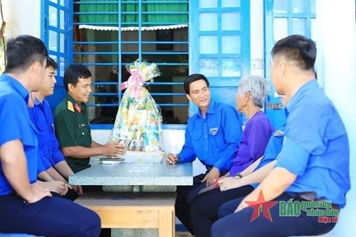 កម្មាភិបាលសម្ព័ន្ធយុវជនធ្វើតាមដំបូន្មានរបស់លោកអ៊ំហូ កម្មាភិបាលសម្ព័ន្ធយុវជនធ្វើតាមដំបូន្មានរបស់លោកអ៊ំហូ
