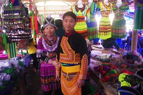 លក្ខណៈពិសេសនៃផ្សារណាត់នៅឃុំ Nhi Son