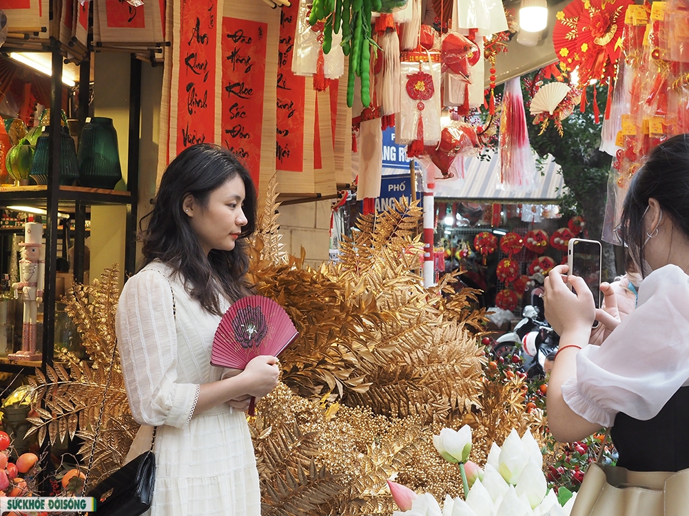 ផ្លូវចាស់នៅរដ្ឋធានី Ha Noi ពោរពេញដោយពណ៌ប្រពៃណី ដើម្បីស្វាគមន៍បុណ្យចូលឆ្នាំថ្មីប្រពៃណីជាតិ ផ្លូវចាស់នៅរដ្ឋធានី Ha Noi ពោរពេញដោយពណ៌ប្រពៃណី ដើម្បីស្វាគមន៍បុណ្យចូលឆ្នាំថ្មីប្រពៃណីជាតិ