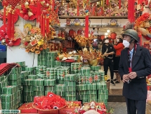 វិថីបុរាណនៅរដ្ឋធានី Ha Noi ពោរពេញដោយពណ៌ប្រពៃណីដើម្បីស្វាគមន៍បុណ្យចូលឆ្នាំថ្មីប្រពៃណីជាតិ