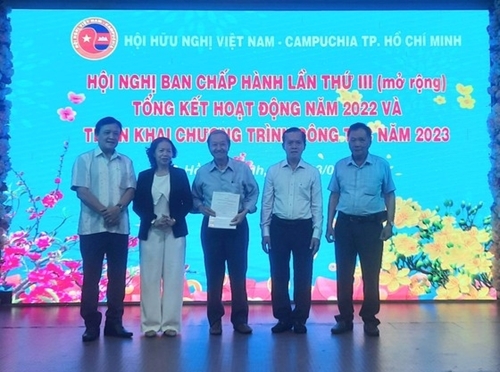 ការពង្រឹងទំនាក់ទំនងការទូតប្រជាជនរវាងវៀតណាម និងកម្ពុជា