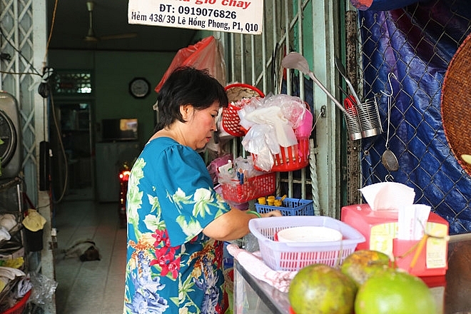 ម្ចាស់ហាងលក់លតឆា អស់រយៈពេល ៤៦ នៅទីក្រុង Ho Chi Minh ម្ចាស់ហាងលក់លតឆា អស់រយៈពេល ៤៦ នៅទីក្រុង Ho Chi Minh