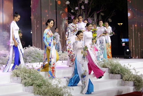 បុណ្យ “ខ្ញុំស្រឡាញ់អាវផាយវៀតណាម” បុណ្យ “ខ្ញុំស្រឡាញ់អាវផាយវៀតណាម”