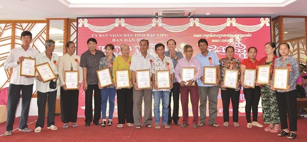 ខេត្ត បាកលៀវ ខិតខំប្រឹងប្រែងកាត់បន្ថយភាពក្រីក្រលើកកម្ពស់ជីវភាពរស់នៅរបស់បងប្អូនជនជាតិ ខេត្ត បាកលៀវ ខិតខំប្រឹងប្រែងកាត់បន្ថយភាពក្រីក្រលើកកម្ពស់ជីវភាពរស់នៅរបស់បងប្អូនជនជាតិ