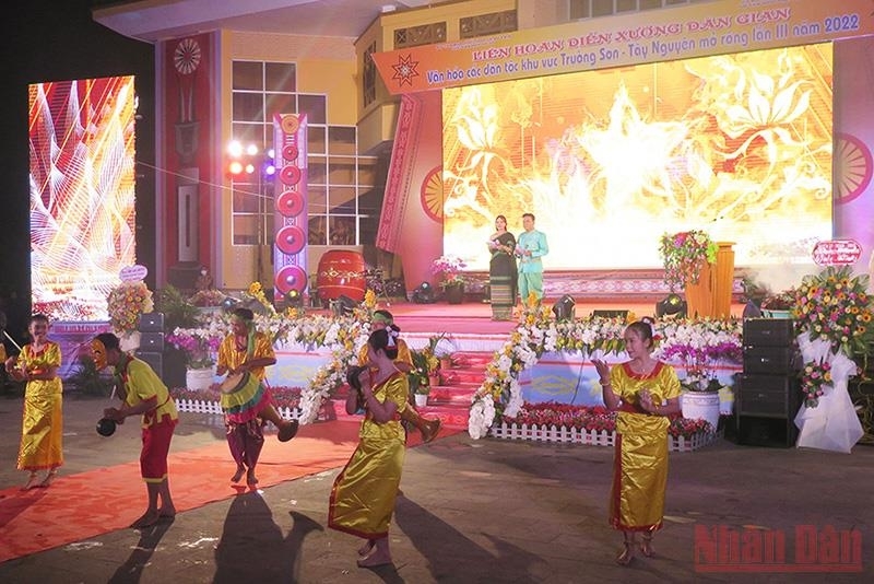 ពិធីបើកមហោស្រពសិល្បៈប្រជាប្រិយរបស់ជនជាតិភាគតិច នៅតំបន់ Truong Son – Tay Nguyen បើកទូលាយ