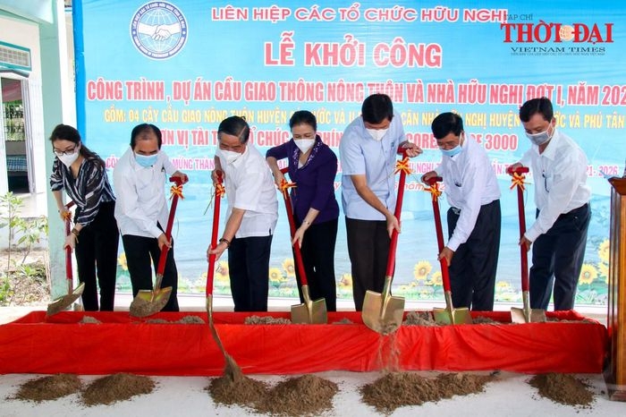 ប្រធាន VUFO អញ្ជើញចូលរួមក្នុងពិធីបើកការដ្ឋានសាងសង់ស្ពានជនបទចំនួន ៤ និងផ្ទះមិត្តភាពចំនួន ២៥ នៅខេត្ត Ca Mau ប្រធាន VUFO អញ្ជើញចូលរួមក្នុងពិធីបើកការដ្ឋានសាងសង់ស្ពានជនបទចំនួន ៤ និងផ្ទះមិត្តភាពចំនួន ២៥ នៅខេត្ត Ca Mau