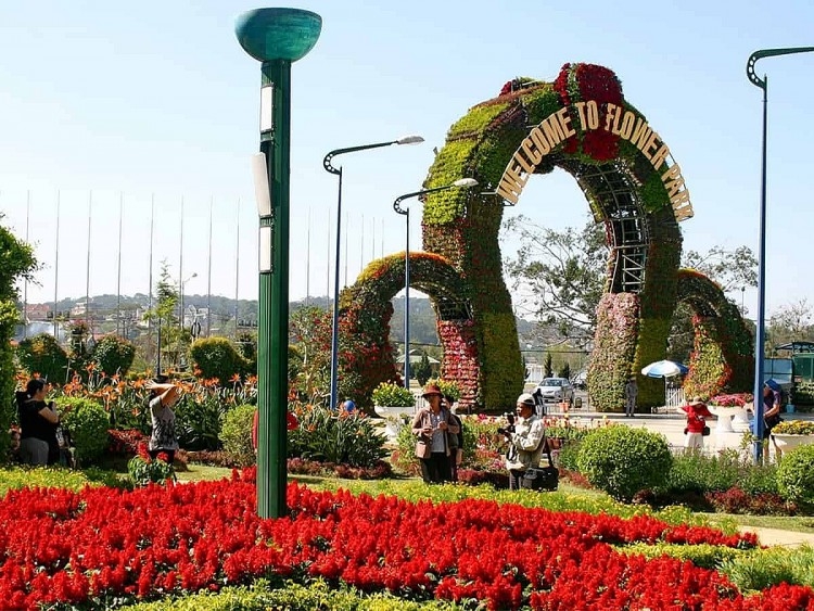 ទីក្រុង Da Lat គឺជាកន្លែងគយគន់ផ្កាស្អាតកំពូលទាំង ១០ នៅលើពិភពលោក