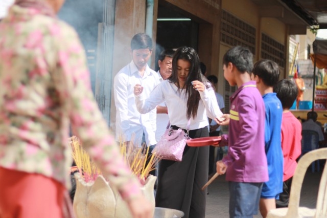 ពិធីបុណ្យចូលឆ្នាំខ្មែរឆ្នាំនេះ ខុសនឹងធម្មតា ពិធីបុណ្យចូលឆ្នាំខ្មែរឆ្នាំនេះ ខុសនឹងធម្មតា