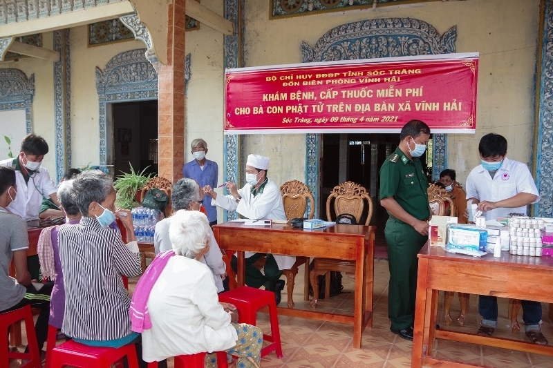 កម្មវិធីពិនិត្យសុខភាពនិងផ្តល់ថ្នាំដោយឥតគិតថ្លៃដល់ប្រជាជនខ្មែរក្រីក្រ ក្នុងឱកាសបុណ្យចូលឆ្នាំប្រពៃណី