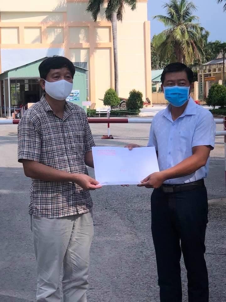 ខេត្ត KIEN GIANG បន្តគាំទ្រប្រជាជនមានដើមកំណើតវៀតណាមនៅព្រះរាជាណាចក្រកម្ពុជាដែលមានស្ថានភាពរស់នៅលំបាក ដោយសារជំងឺកូវីដ ១៩ ខេត្ត KIEN GIANG បន្តគាំទ្រប្រជាជនមានដើមកំណើតវៀតណាមនៅព្រះរាជាណាចក្រកម្ពុជាដែលមានស្ថានភាពរស់នៅលំបាក ដោយសារជំងឺកូវីដ ១៩