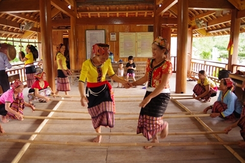 លើកស្ទួយអត្តសញ្ញាណវប្បធម៌ជនជាតិ Thai នៅស្រុក Anh Son ខេត្ត Nghe An