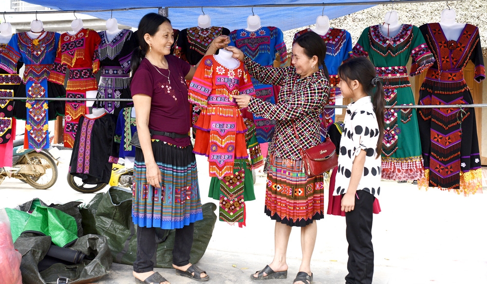 អត្តសញ្ញាណនៃផ្សារណាត់ Hung  Loi