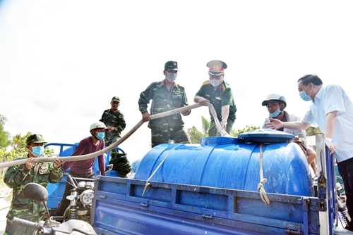អស់ពីចិត្តពីថ្លើមដើម្បីប្រជាជន អស់ពីចិត្តពីថ្លើមដើម្បីប្រជាជន