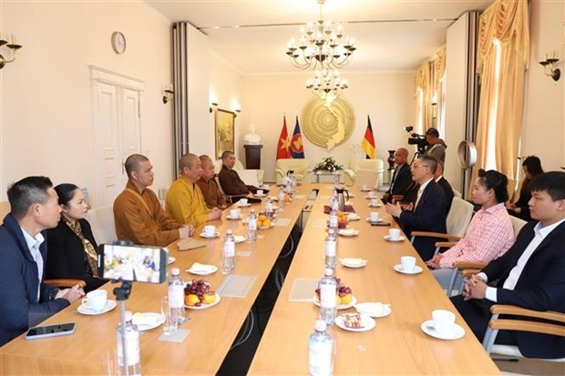 គណៈប្រតិភូនៃមជ្ឈិមសមាគមព្រះពុទ្ធសានាវៀតណាម បំពេញទស្សនកិច្ច នៅប្រទេសអាល្លឺម៉ង់