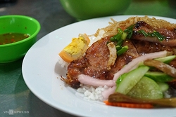 ហាងលក់បាយវៀតណាមមានភ្ញៀវមកច្រើនកុះករ តាំងពីព្រឹកព្រលឹមនៅតាមព្រំដែនកម្ពុជា
