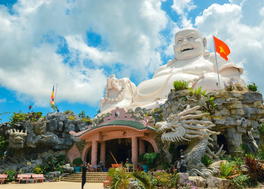 កន្លែងដើរលេង និងបរិភោគអាហារនៅទីក្រុង Chau Doc
