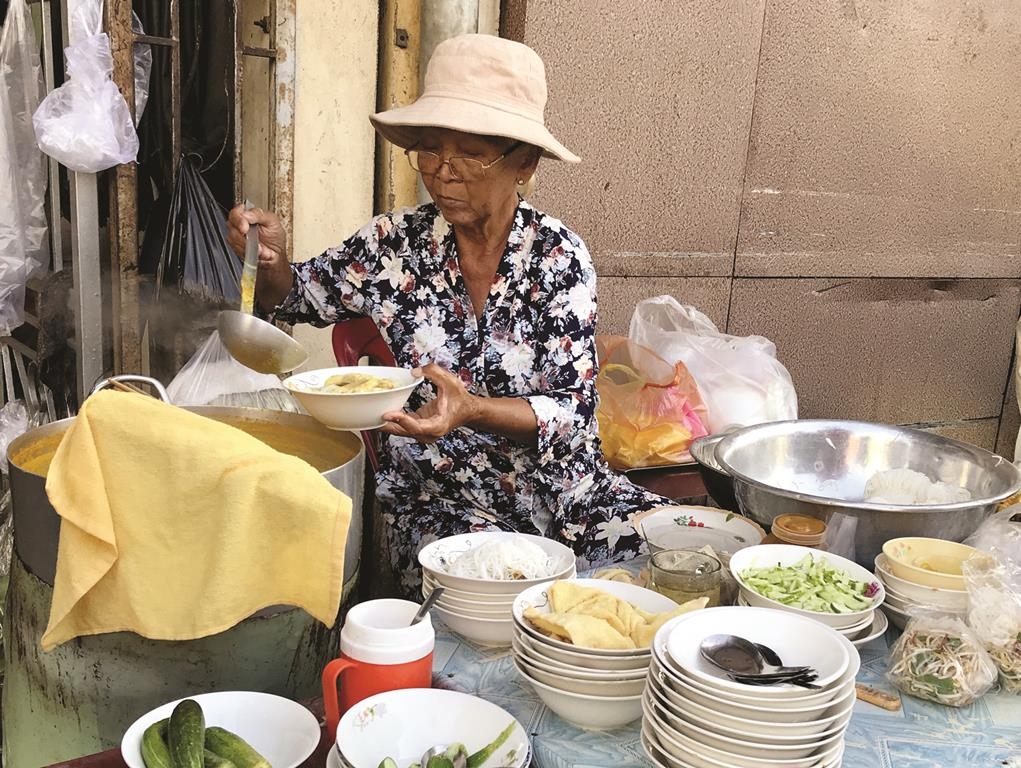 កន្លែងដើរលេង និងបរិភោគអាហារនៅទីក្រុង Chau Doc