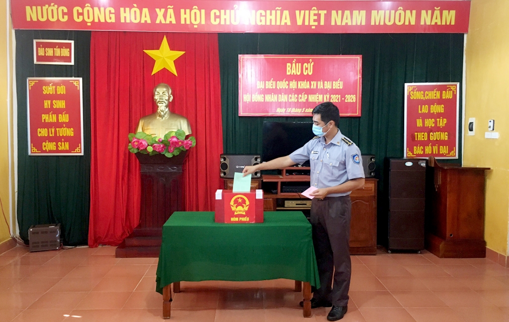 បោះឆ្នោតមុននៅស្រុកកោះ Truong Sa ខេត្ត Khanh Hoa បោះឆ្នោតមុននៅស្រុកកោះ Truong Sa ខេត្ត Khanh Hoa