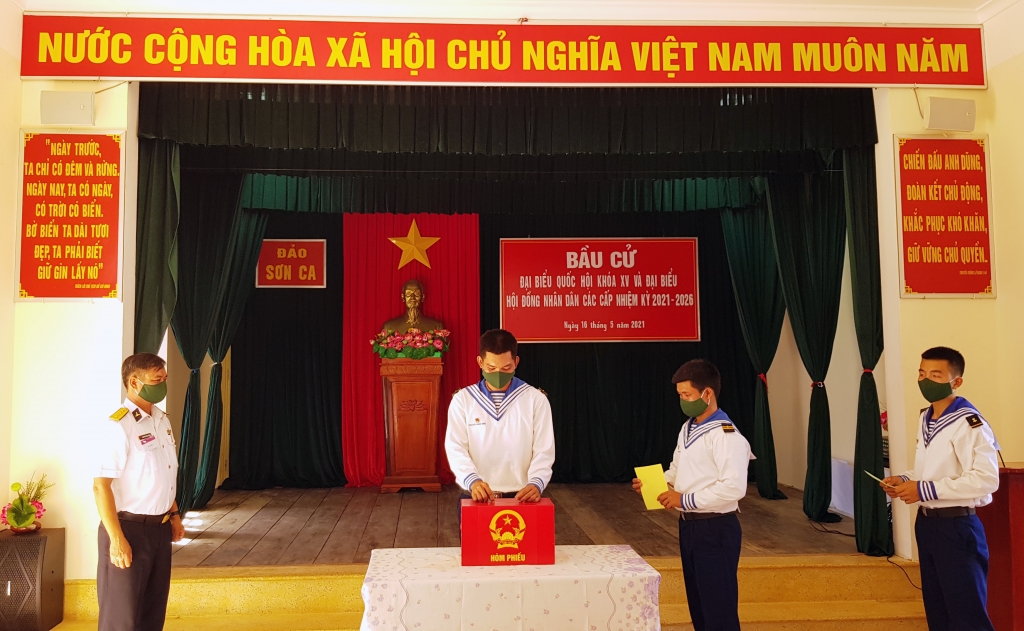 បោះឆ្នោតមុននៅស្រុកកោះ Truong Sa ខេត្ត Khanh Hoa បោះឆ្នោតមុននៅស្រុកកោះ Truong Sa ខេត្ត Khanh Hoa