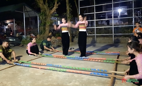 ទេសចរណ៍សហគមន៍នៅភូមិ Lac 