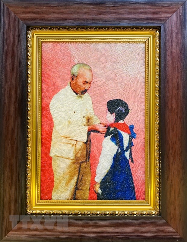កម្រងគំនូរអង្ករ "លោកប្រធាន Ho Chi Minh ជាទីគោរពស្រឡាញ់ពូ" របស់យុវជន Can Tho ម្នាក់ កម្រងគំនូរអង្ករ "លោកប្រធាន Ho Chi Minh ជាទីគោរពស្រឡាញ់ពូ" របស់យុវជន Can Tho ម្នាក់