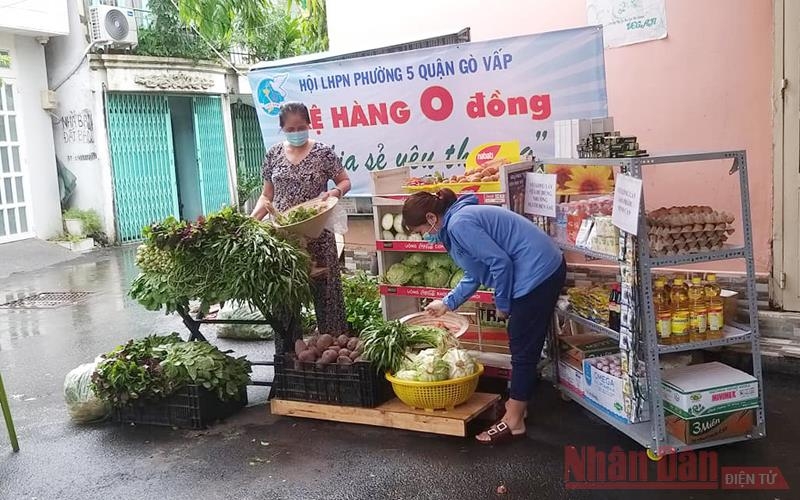 ចែករំលែកក្តីស្រលាញ់នៅក្នុង “ តំបន់ផ្ទុះឡើងការរីករាលដាលនៃជំងឺ Covid-19 ” នៅខ័ណ្ឌ Go Vap