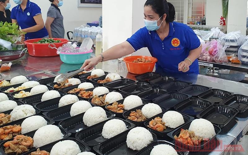 ចែករំលែកក្តីស្រលាញ់នៅក្នុង “ តំបន់ផ្ទុះឡើងការរីករាលដាលនៃជំងឺ Covid-19 ” នៅខ័ណ្ឌ Go Vap