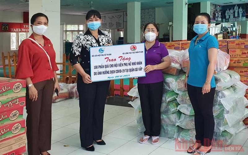 ចែករំលែកក្តីស្រលាញ់នៅក្នុង “ តំបន់ផ្ទុះឡើងការរីករាលដាលនៃជំងឺ Covid-19 ” នៅខ័ណ្ឌ Go Vap