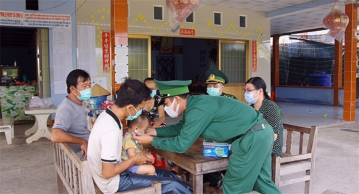 យកចិត្តទុកដាក់និងមើលថែកុមារ នៅតាមព្រំដែនដោយអស់ពីទឹកដួងចិត្ត យកចិត្តទុកដាក់និងមើលថែទាំកុមារ នៅតាមតំបន់ព្រំដែនដោយអស់ពីទឹកដួងចិត្ត