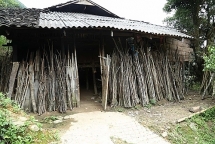 ផ្ទះឈើរបស់ជនជាតិ Lo Lo នៅខេត្ត Cao Bang