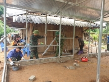 ជួយប្រជាជនសាងសង់ផ្ទះថ្មីនៅភូមិ Nam Po