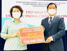 ស្ថានអគ្គកុងស៊ុលនៃព្រះរាជាណាចក្រកម្ពុជាប្រចាំទីក្រុងហូជីមិញជូនថវិកា ២០០,០០០ ដុល្លារអាមេរិកដល់ប្រជាជនទីក្រុងហូជីមិញដើម្បីទប់ទល់នឹងជំងឺ Covid -19