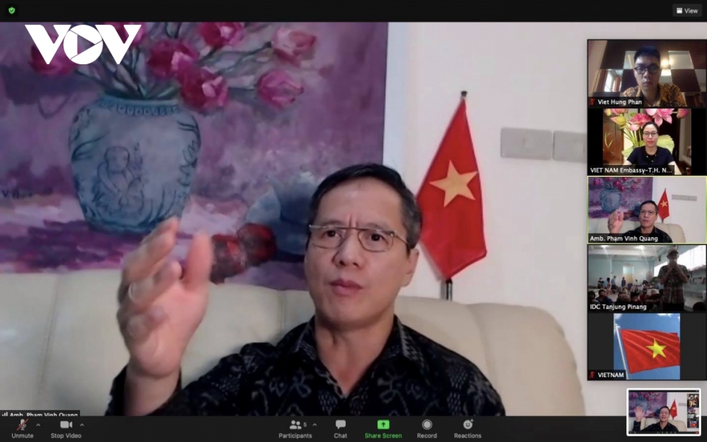 ប្រជាជនវៀតណាមនៅប្រទេសឥណ្ឌូនេស៊ីនៅតែមានភាពអង់អាចក្លាហាន និងជួយគ្នាទៅវិញទៅមក ក្នុងតំបន់ផ្ទុះឡើងនូវការីករាលដាលនៃជំងឺ Covid-19 ប្រជាជនវៀតណាមនៅប្រទេសឥណ្ឌូនេស៊ីនៅតែមានភាពអង់អាចក្លាហាន និងជួយគ្នាទៅវិញទៅមក ក្នុងតំបន់ផ្ទុះឡើងនូវការីករាលដាលនៃជំងឺ Covid-19