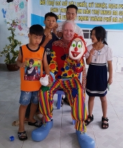 ខ្ញុំនឹងបន្តជួយជនរងគ្រោះដោយជាតិគីមីពុលពណ៌លឿងទុំ