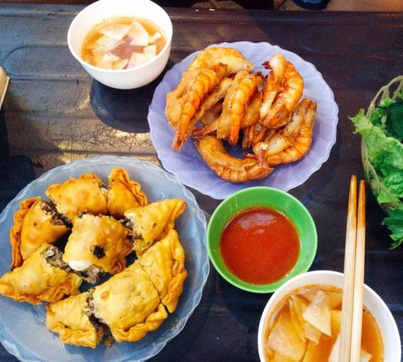 ម្ហូបអាហារវៀតណាមឆ្ងាញ់បំផុតទាំង ១០ ដែលធ្វើឱ្យគូស្នេហ៍បរទេសចាប់ចិត្ត