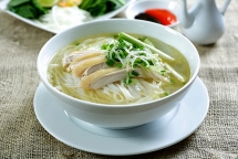 គេហទំព័រទេសចរណែនាំអំពីដំណើរទេសចរណ៍ម្ហូបអាហរកំពូលទាំង ៥ របស់ពិភពលោក៖ ប្រទេសវៀតណាមជាប់ចំណាត់ថ្នាក់លេខ ១