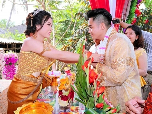 ភាពស្រស់ស្អាតនៃពិធីអាពាហ៍ពិពាហ៍របស់ជនជាតិខ្មែរ ពិធីអាពាហ៍ពិពាហ៍របស់ជនជាតិខ្មែរ