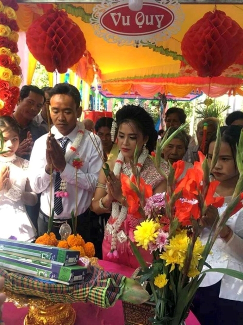 ភាពស្រស់ស្អាតនៃពិធីអាពាហ៍ពិពាហ៍របស់ជនជាតិខ្មែរ ពិធីអាពាហ៍ពិពាហ៍របស់ជនជាតិខ្មែរ