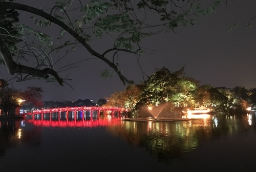 ការតាំងពិព័រណ៍ប័ណ្ណសារអំពីបឹង Guom តាមប្រព័ន្ធវីដេអូ ការតាំងពិព័រណ៍ប័ណ្ណសារអំពីបឹង Guom តាមប្រព័ន្ធវីដេអូ