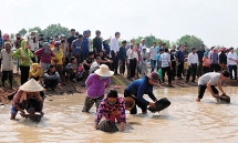 ពិធីបុណ្យយកត្រពាំងដ៏វិសេសវិសាលរបស់ជនជាតិ ខ្មែរ នៅខេត្ត ប៊ិញភឿក