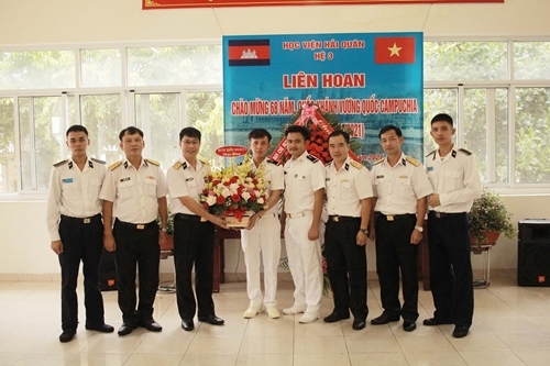 ជំនួបសំណេះសំណាលក្នុងឱកាសរំលឹកខួបលើកទី៦៨ ទិវាបុណ្យឯករាជ្យជាតិនៃព្រះរាជាណាចក្រកម្ពុជា